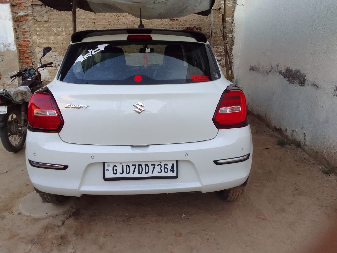 View - Maruti Suzuki Swift photos, Maruti Suzuki Swift available in Ahmedabad, make deal in 580000